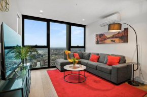 Gorgeous City Views 71st Floor 3BR Apartment with Pool and Gym